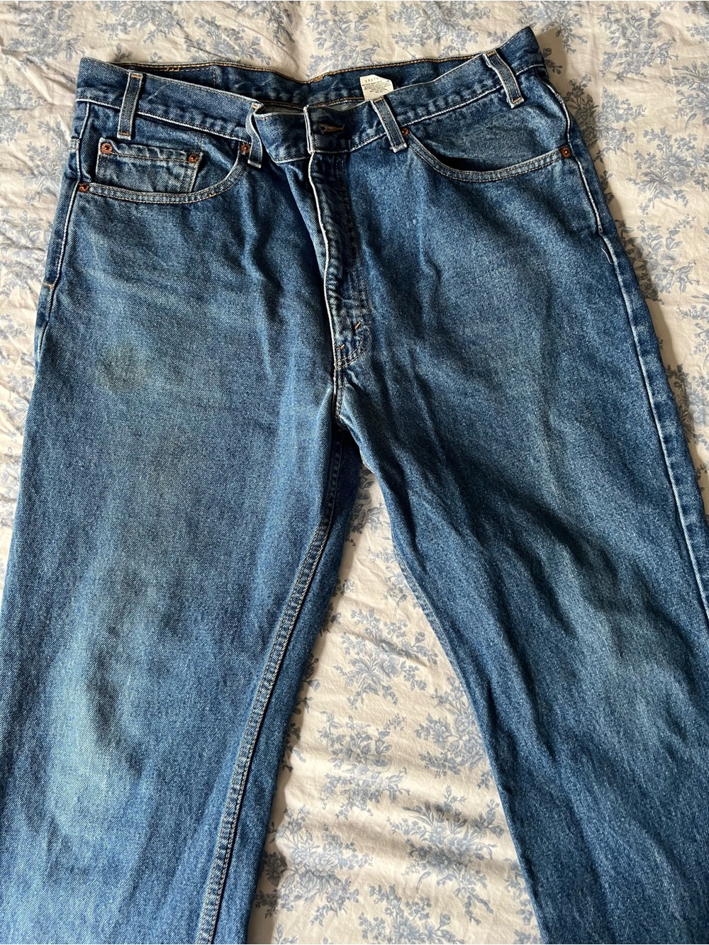 Classic Levi’s Men's Blue Denim Jeans - Casual Straight Fit